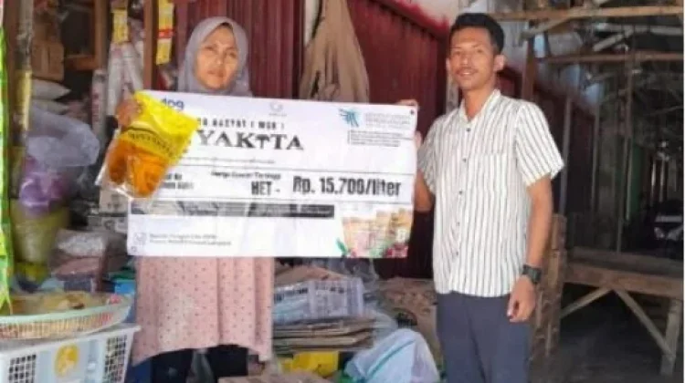 Bulog Lampung Utara Pastikan Minyakita Dijual Sesuai Harga Eceran Tertinggi