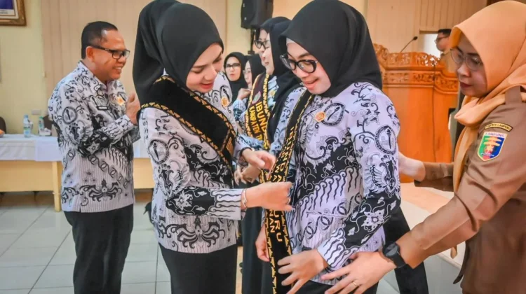 Bupati Ayu Asalasiyah Dikukuhkan sebagai Ibunda Guru Way Kanan