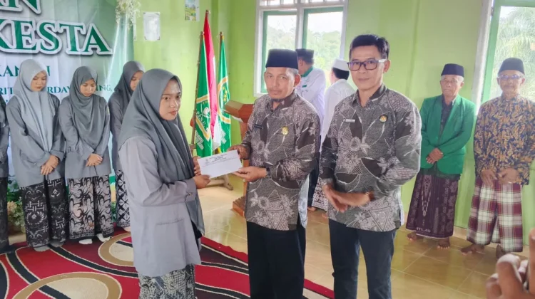 Santri Berprestasi Ponpes Sunan Muria Terima Bantuan dari Baznas
