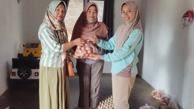 Puskesmas Negeri Agung Serahkan PMT kepada Kader Kampung