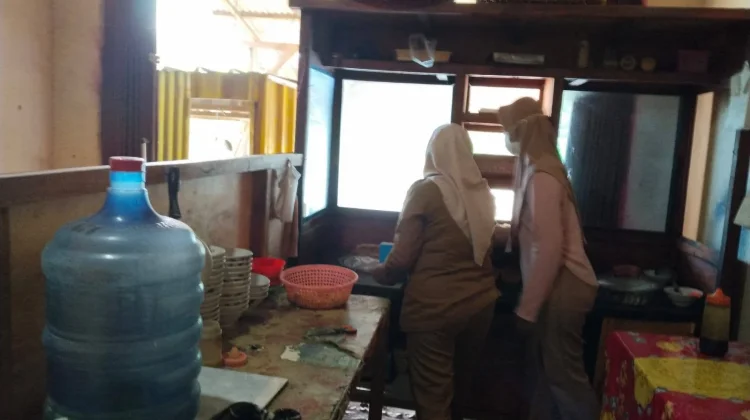 Puskesmas Way Tuba Lakukan Inspeksi Mie Ayam dan Bakso Mantap 3