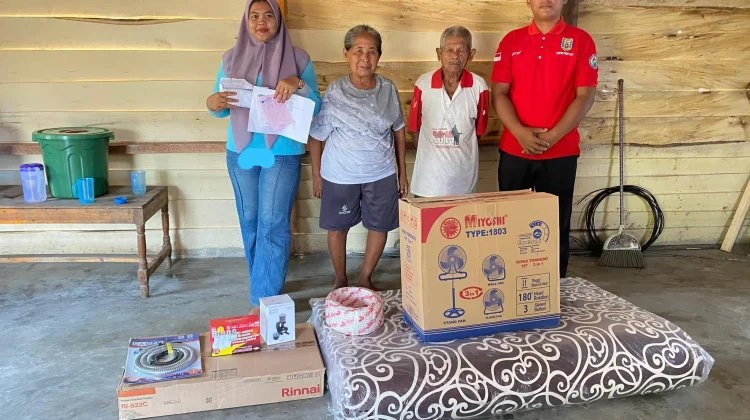 Pemkab Way Kanan Salurkan Bantuan Korban Kebakaran Negara Batin