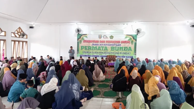 Ratusan Jemaah Ikuti Istighotsah Akbar di Gunung Labuhan