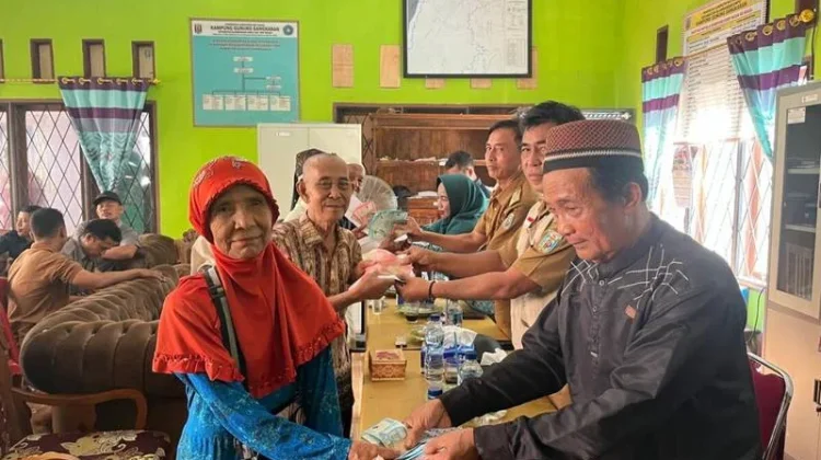Pemkam Gunung Sangkaran Salurkan BLT-DD Tahap I 2026