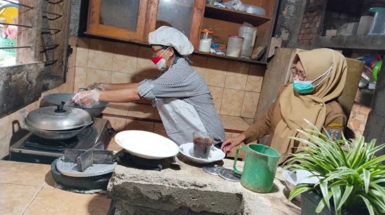 Puskesmas Way Tuba Lakukan IKL IRT Jahe Instan Alami Way Pisang