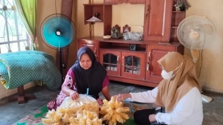 Puskesmas Way Tuba Lakukan IKL IRT Kerupuk Jangek Bandar Sari