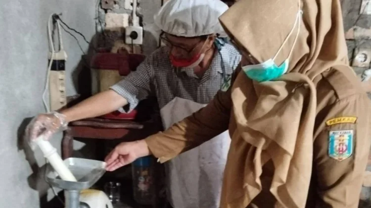 Puskesmas Way Tuba Lakukan Inspeksi Kesehatan di Industri Pengolahan Jahe
