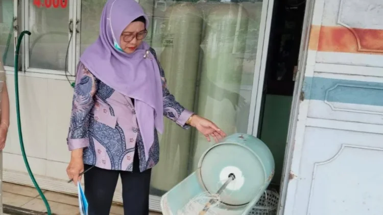 Puskesmas Way Tuba Inspeksi Kios Air Minum Isi Ulang