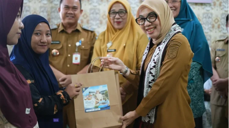 Bupati Way Kanan: Peran Ayah Penting bagi Masa Depan Anak