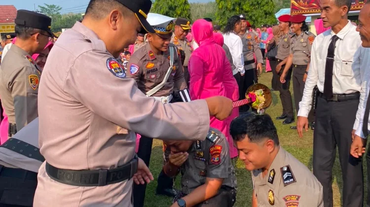 44 Personel Polres Way Kanan Naik Pangkat