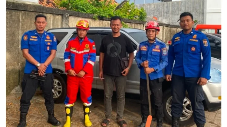 Aksi Cepat Damkar Metro Atasi Kendaraan Terkunci