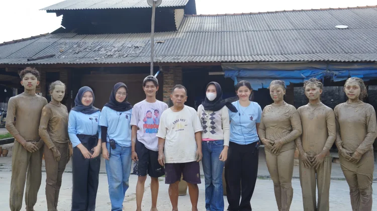 Filosofi Tanah Liat dalam Koreografi Lempung
