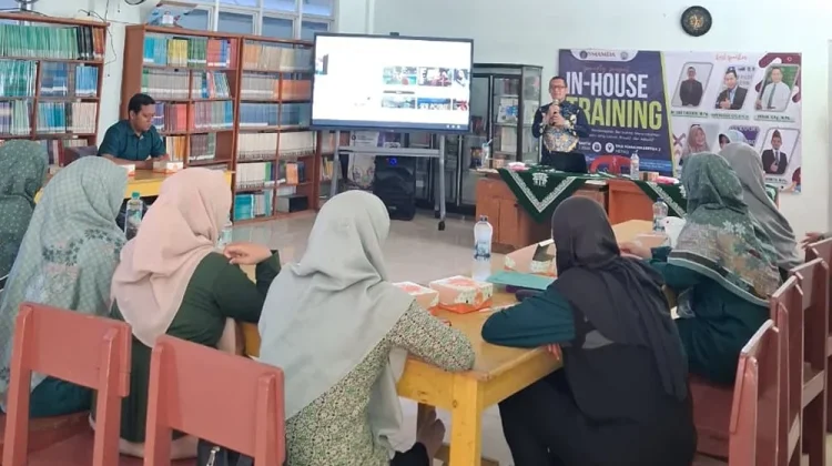 SMA Muhammadiyah 2 Metro Bekali Guru