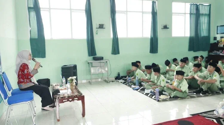 Diskominfo Way Kanan Edukasi Etika Bermedia Sosial bagi Siswa