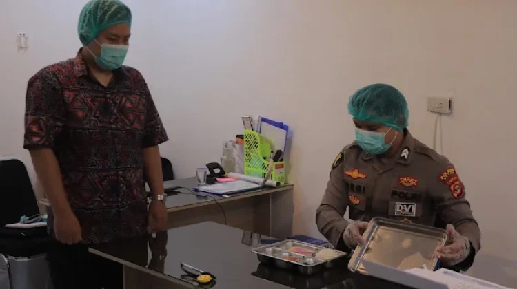Si Dokkes Cek Kelayakan Makan Bergizi