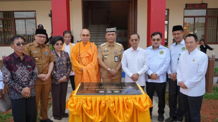 Wali Kota Metro Resmikan Gedung Dhammasekha