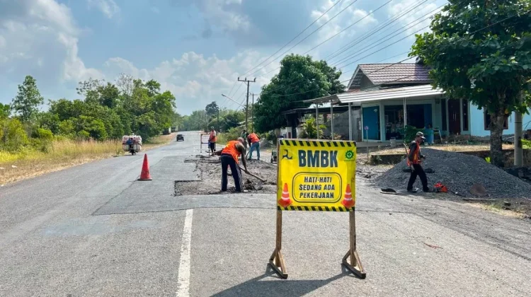 Pemprov Lampung Lakukan Perbaikan Ruas Jalan Jenderal Sudirman Way Kanan