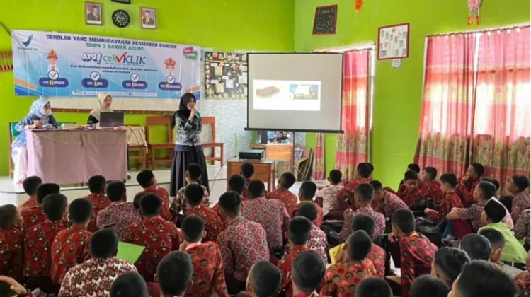 Balai POM tulang Bawang Edukasi Pelajar Pilih Jajanan dan Kosmetik Aman