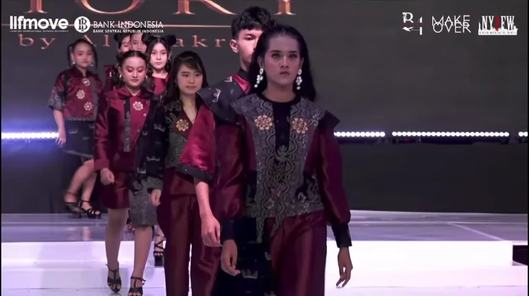 Model Asal Way Kanan Tampil di Lampung International Fashion Movement