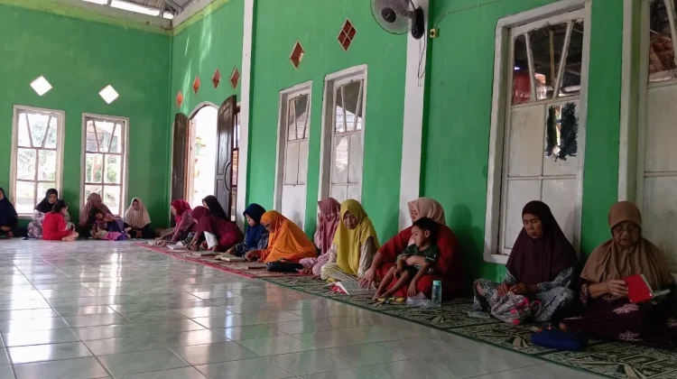 KUA Gunung Labuhan Beri Penyuluhan di Majelis Taklim