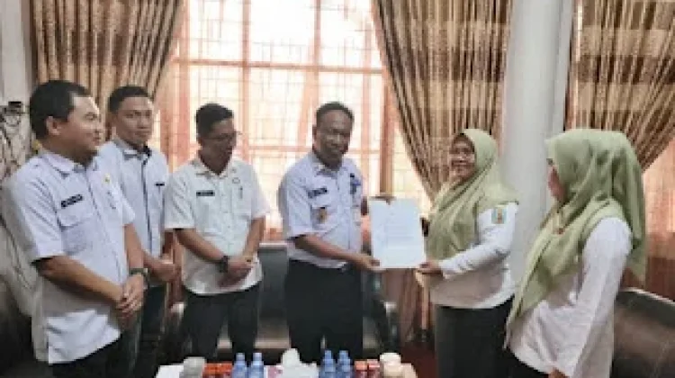 Pemkab Way Kanan Serahkan Usulan Calon Wakil Bupati ke DPRD