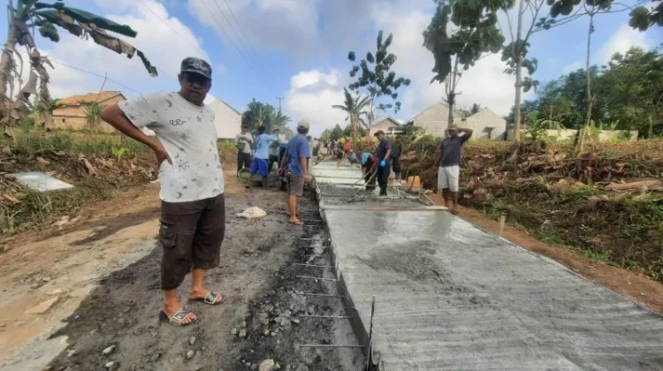 Warga Mekar Asri Gotong Royong Bangun Jalan Secara Swadaya