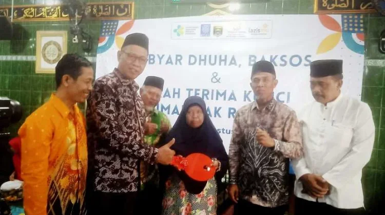 Lazismu Metro Serahkan Rumah Layak Huni