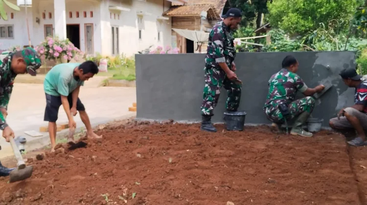 TNI Bangun Sumur Bor Bantu Akses Air Bersih Warga di Way Kanan