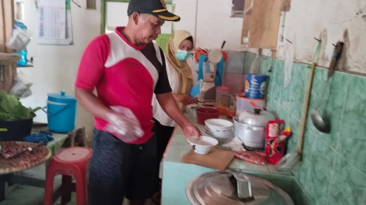 Puskesmas Way Tuba Periksa Higiene Mie Ayam Bakso Pesat Jaya