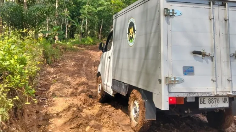 Jalan Rusak Hambat Distribusi MBG di Way Kanan