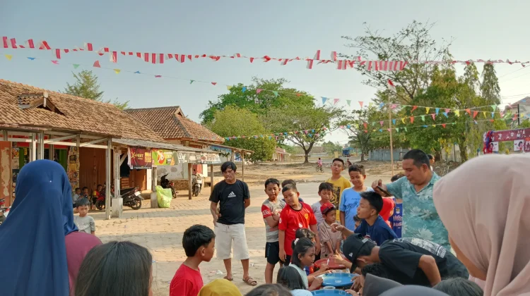 Semarak Kemerdekaan, Warga Meriahkan Kebersamaan Bersama Anak-Anak