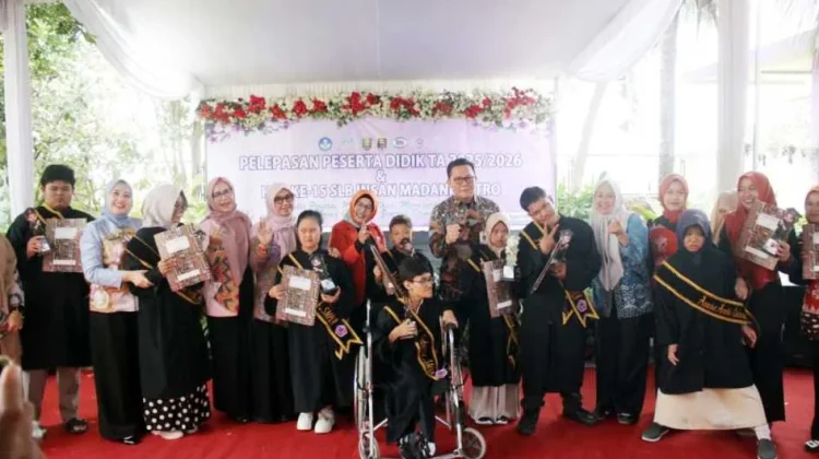 SLB Insan Madani Lepas Sembilan Siswa