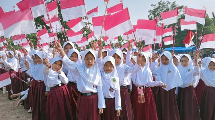 MIN 3 Way Kanan Ikuti Upacara HUT ke-81 RI