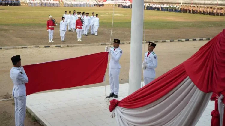 Wakil Wali Kota Metro Hadiri Penurunan Bendera
