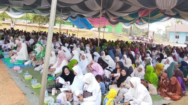 Pengajian Akbar Jadi Momentum Perkuat Persatuan Warga di Kampung Penengahan
