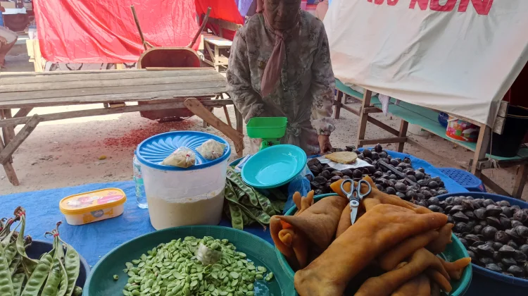Pedagang Pasar Tradisional Tetap Bertahan Jual Hasil Pertanian