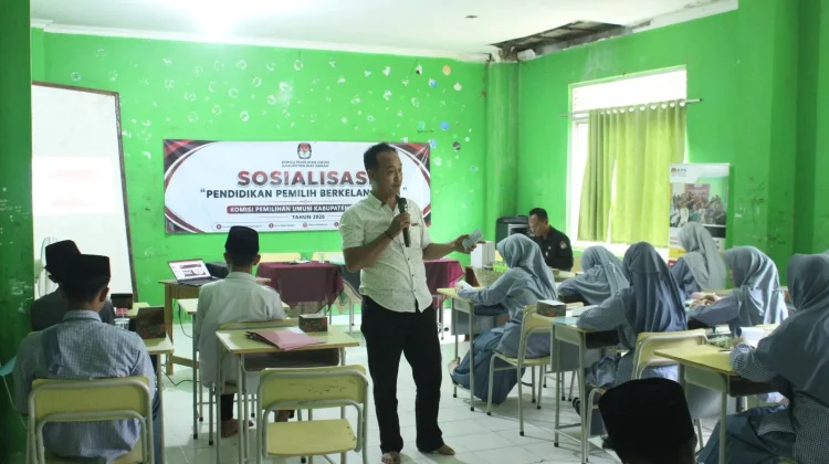 KPU Way Kanan Dorong Pemilih Pemula Melek Demokrasi