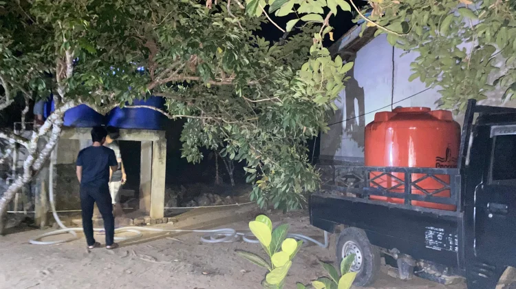 Pemuda Manfaatkan Musim Kemarau dengan Jasa Distribusi Air Bersih