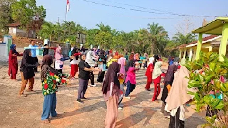 Lansia di Bandar Dalam Rutin Senam untuk Jaga Kebugaran