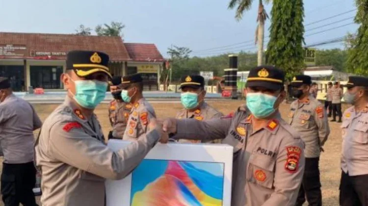 Polres Way Kanan Distribusikan Sarpras untuk Pelayanan dan Karhutla