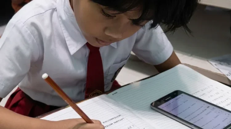 Orang Tua Siswa Dukung Pembelajaran Daring, Dampak Abu Vulkanik