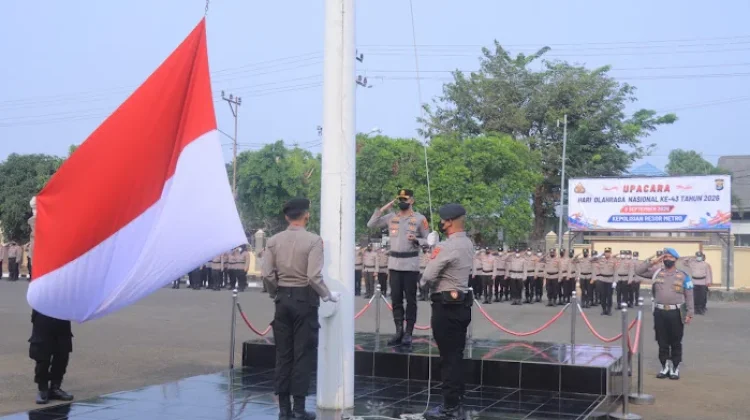 Kapolres Metro Tetap Khidmat Ikuti Acara