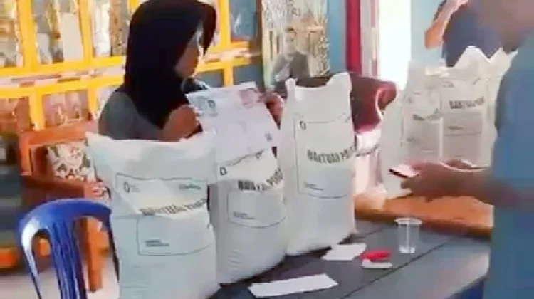 Bulog Salurkan Bantuan Pangan di Way Kanan