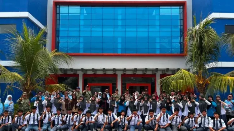 Satgas Karhutla Mabes TNI Edukasi SMK
