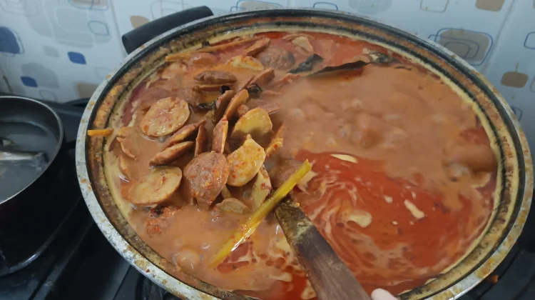 Masak Rendang Jengkol, Olahan Tradisional Mengugah Selera