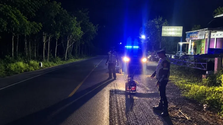 Ada Perbaikan Jalan, Satlantas Way Kanan Tandai Lubang di Jalintengsum