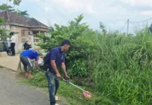 Petugas dan Warga Binaan Lapas Way Kanan Bersihkan Lingkungan