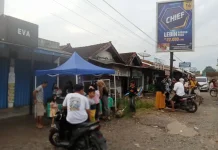 Pedagang Kaki Lima Ramai Pembeli di Bulan Ramadhan