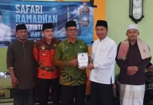 Pemkab Way Kanan Terima Buku Kumpulan Khotbah Jumat dari Para Penyuluh