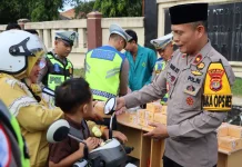 Polres Way Kanan Bagikan Takjil Gratis, Wakapolres: Momentum Berbagi dan Edukasi